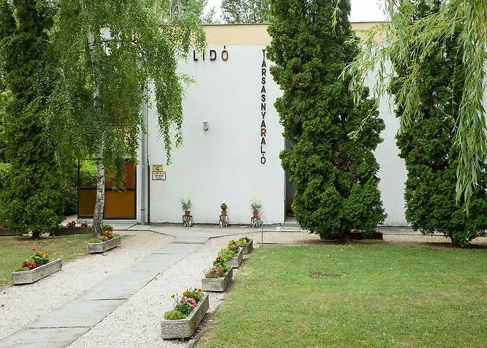 公寓 Lido Tarsasnyaralo *