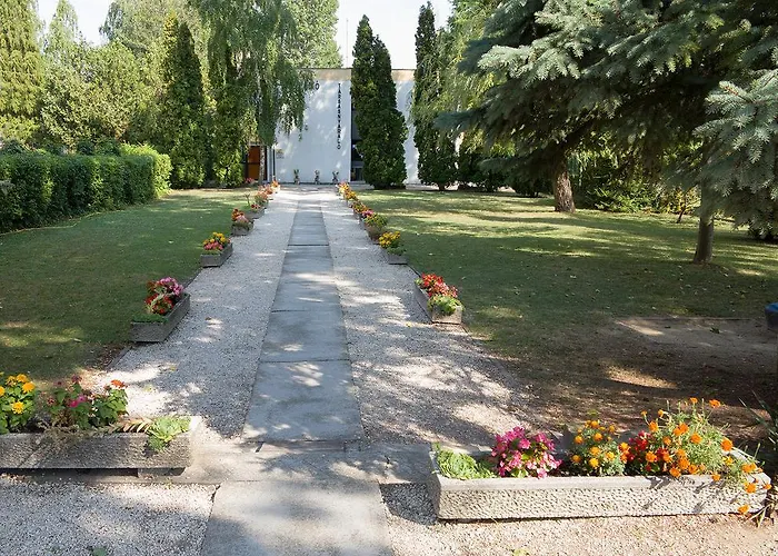 Lido Tarsasnyaralo 公寓